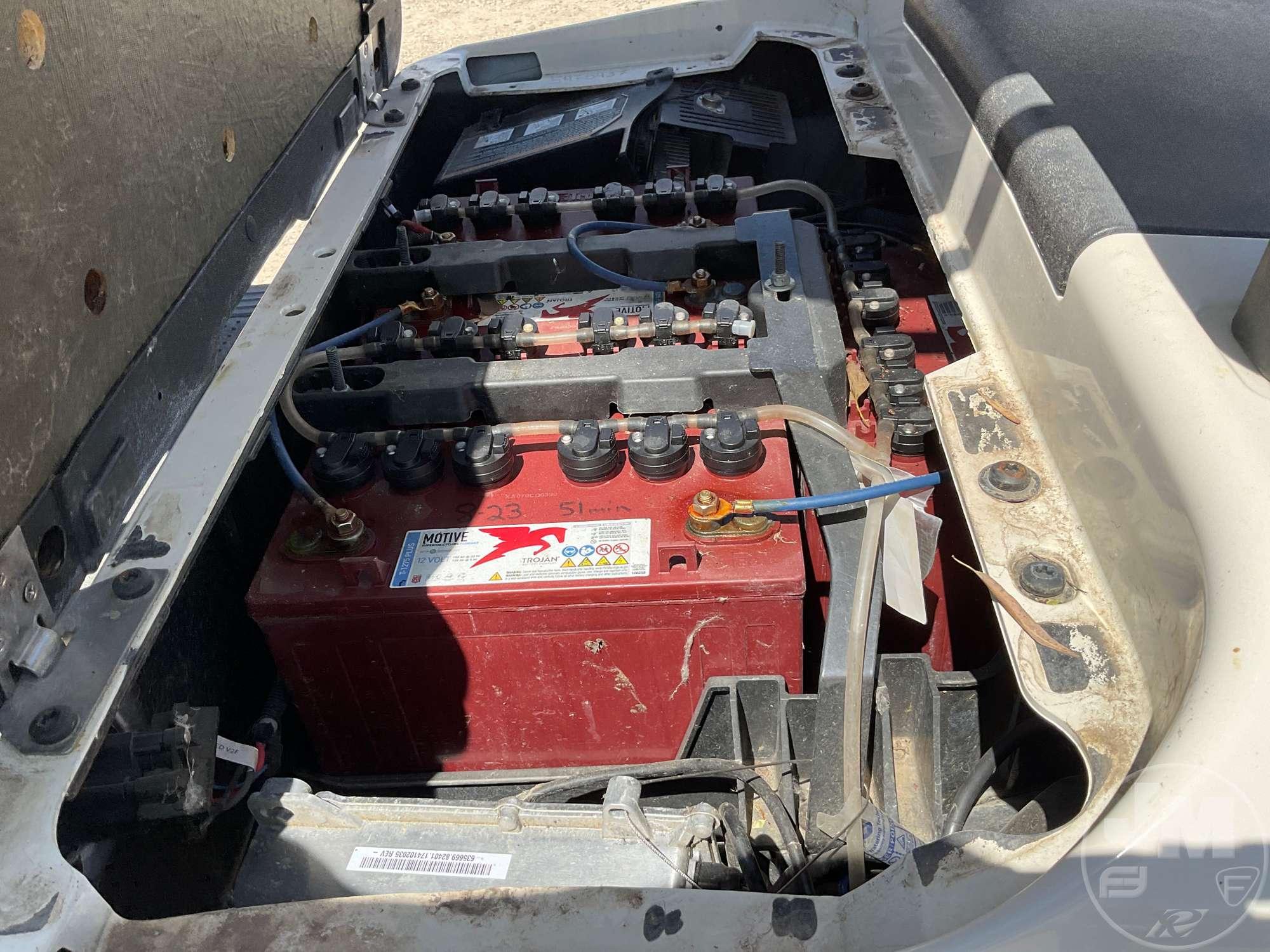 2018 EZ GO RXV GOLF CART 5470437