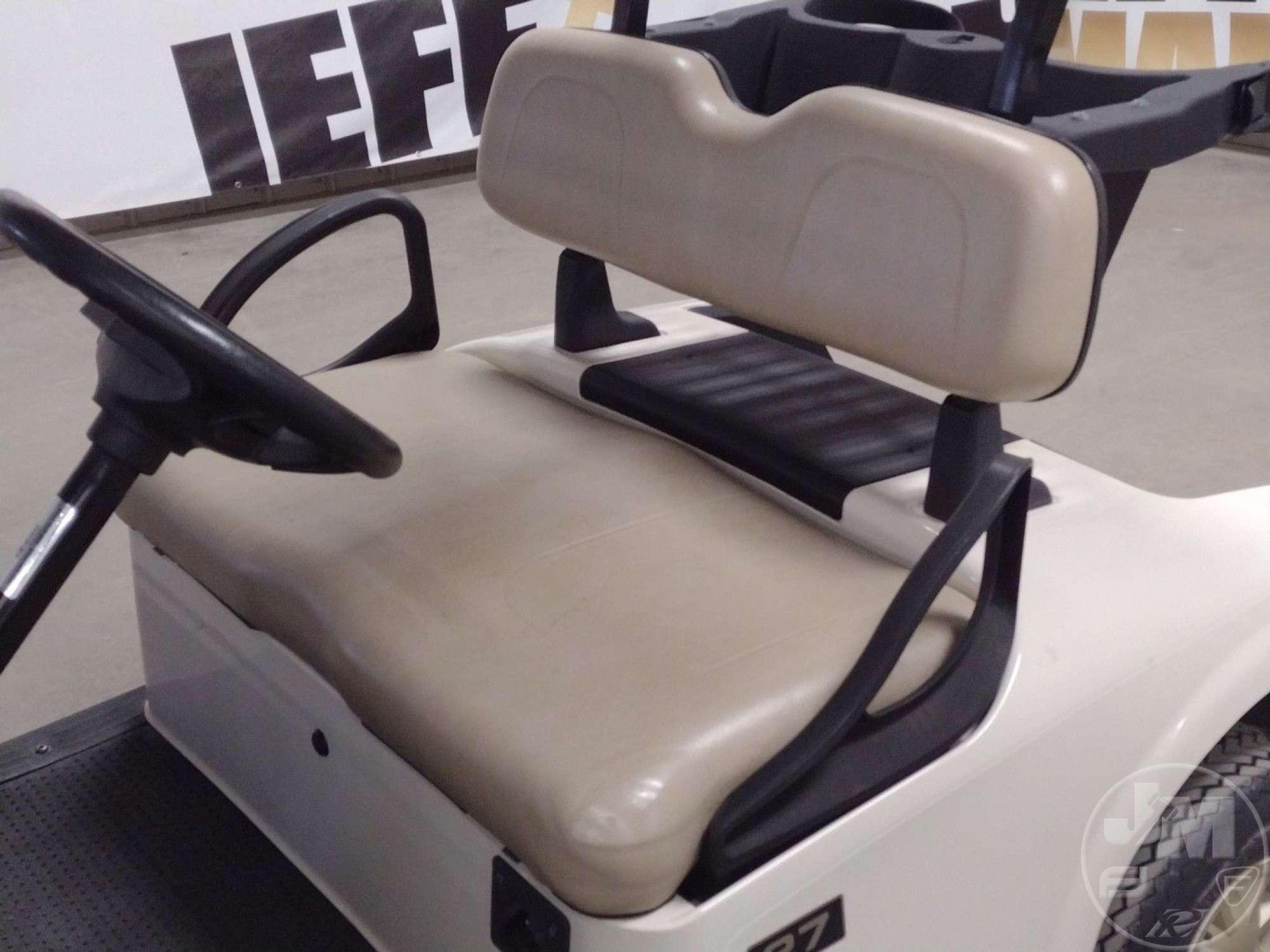 2018 EZ GO RXV GOLF CART 5473334