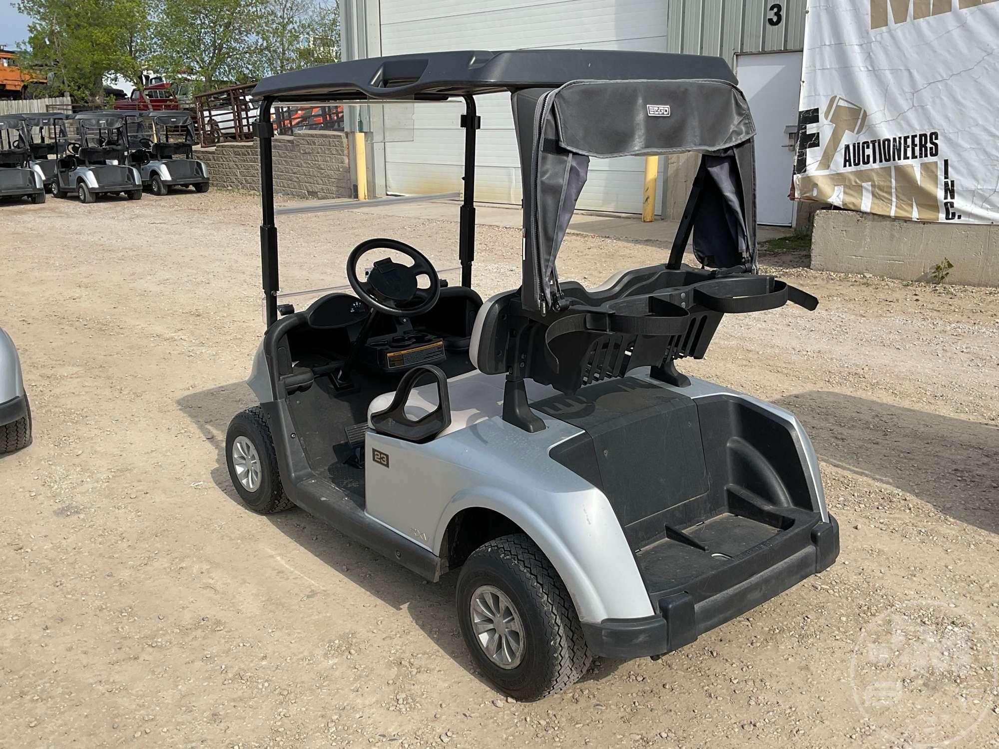 2021 EZ GO RXV GOLF CART 5613070