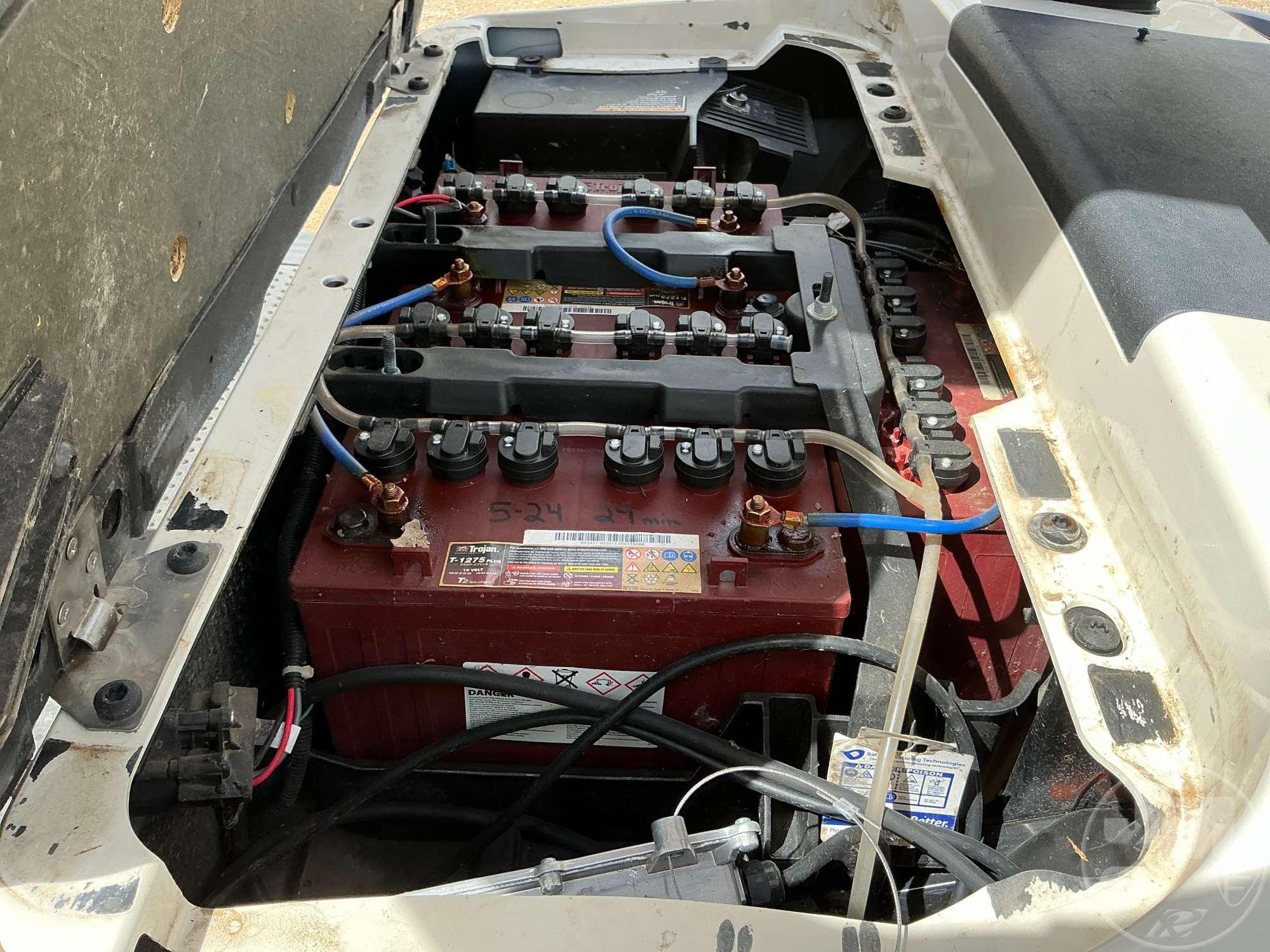 2020 EZ GO RXV GOLF CART 5526674