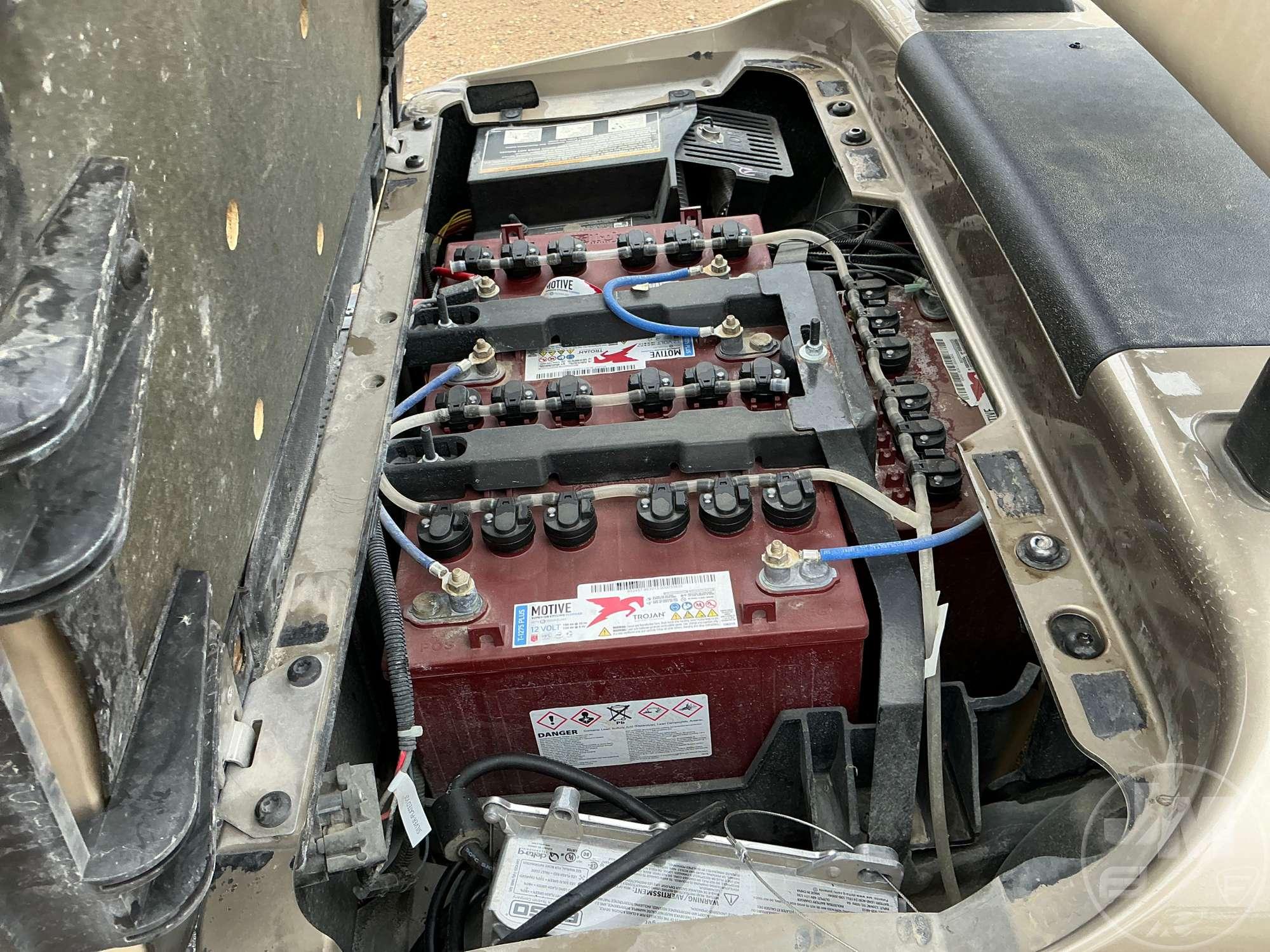 2021 EZ GO RXV GOLF CART 5607187