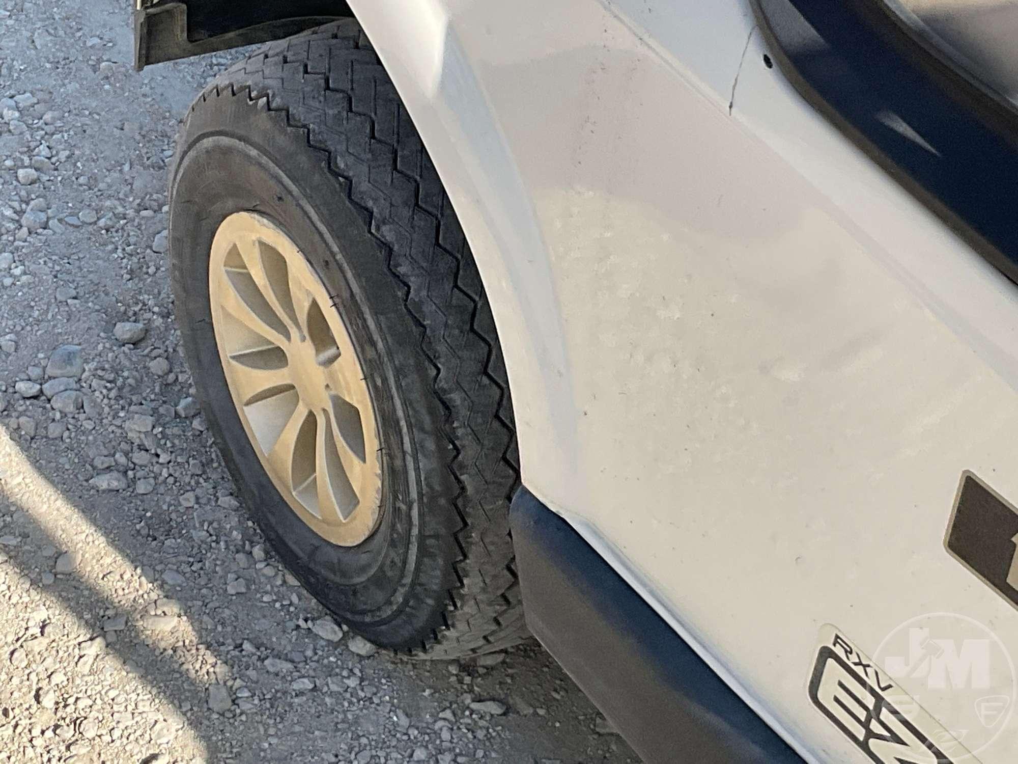 2018 EZ GO RXV GOLF CART 5470439