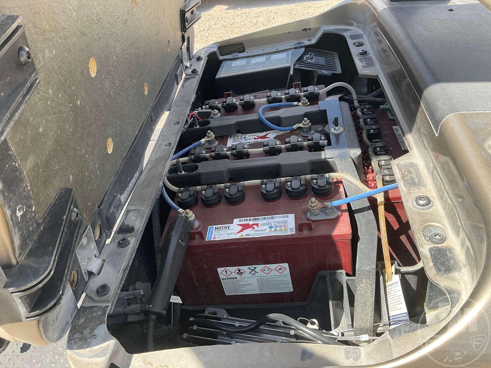 2021 EZ GO RXV GOLF CART 5607181