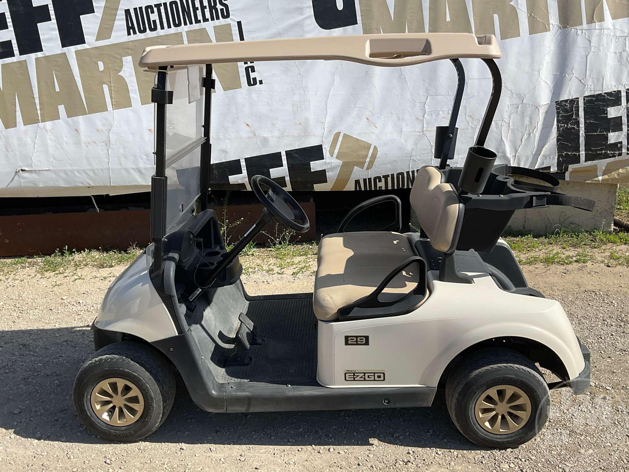2018 EZ GO RXV GOLF CART 5470974