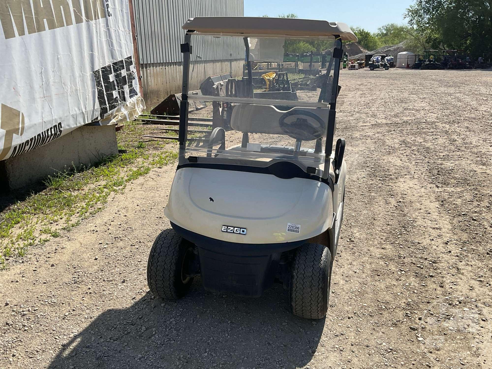 2018 EZ GO RXV GOLF CART 5470974