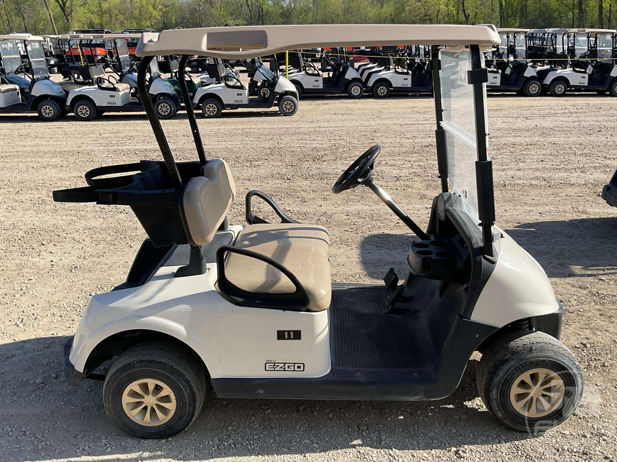 2018 EZ GO RXV GOLF CART 5470439