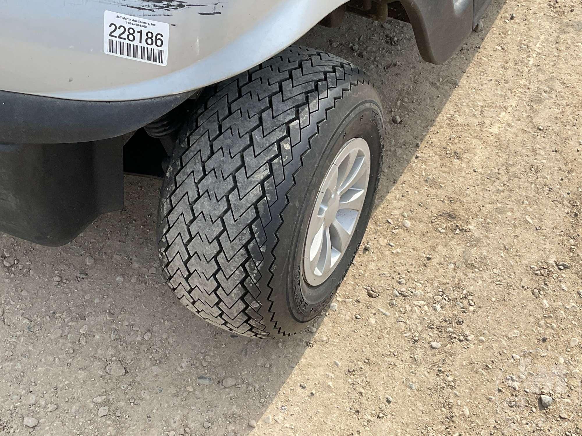 2021 EZ GO RXV GOLF CART 5613070