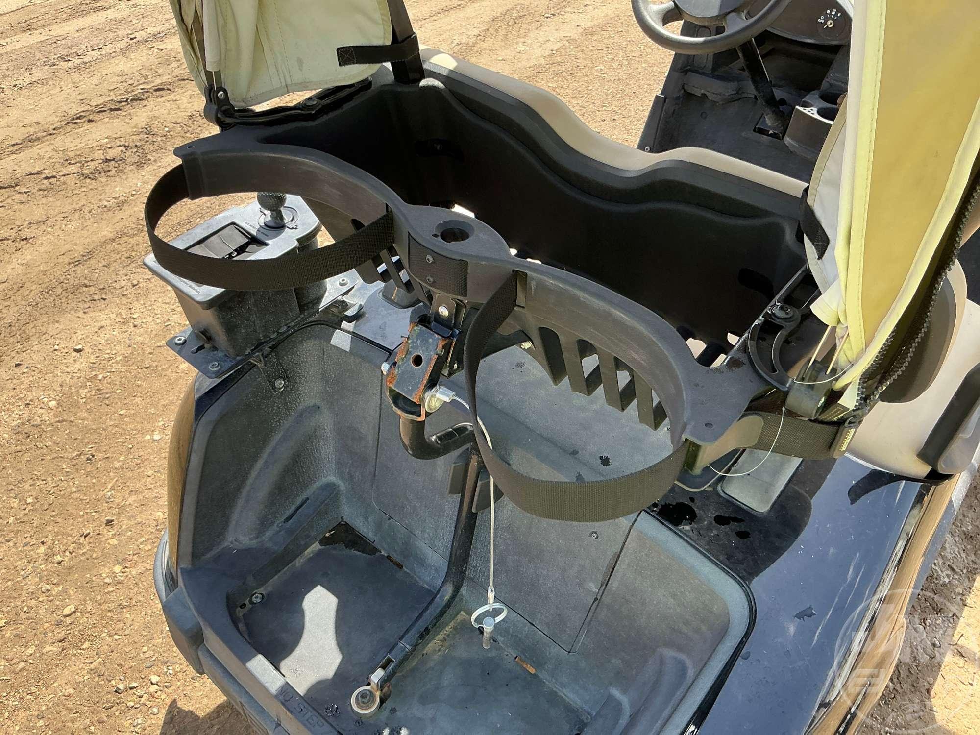 2019 EZ GO RXV GOLF CART 5509056