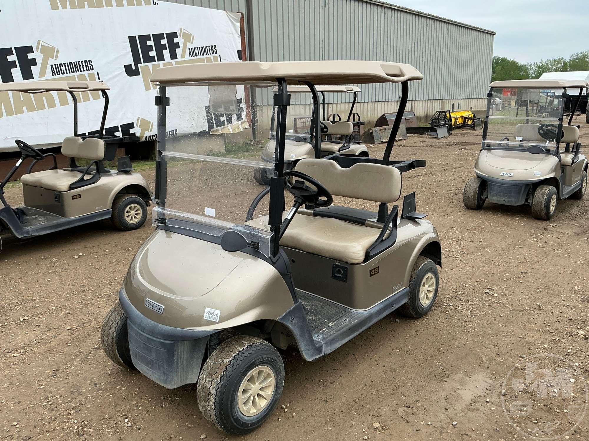 2021 EZ GO RXV GOLF CART 5607187