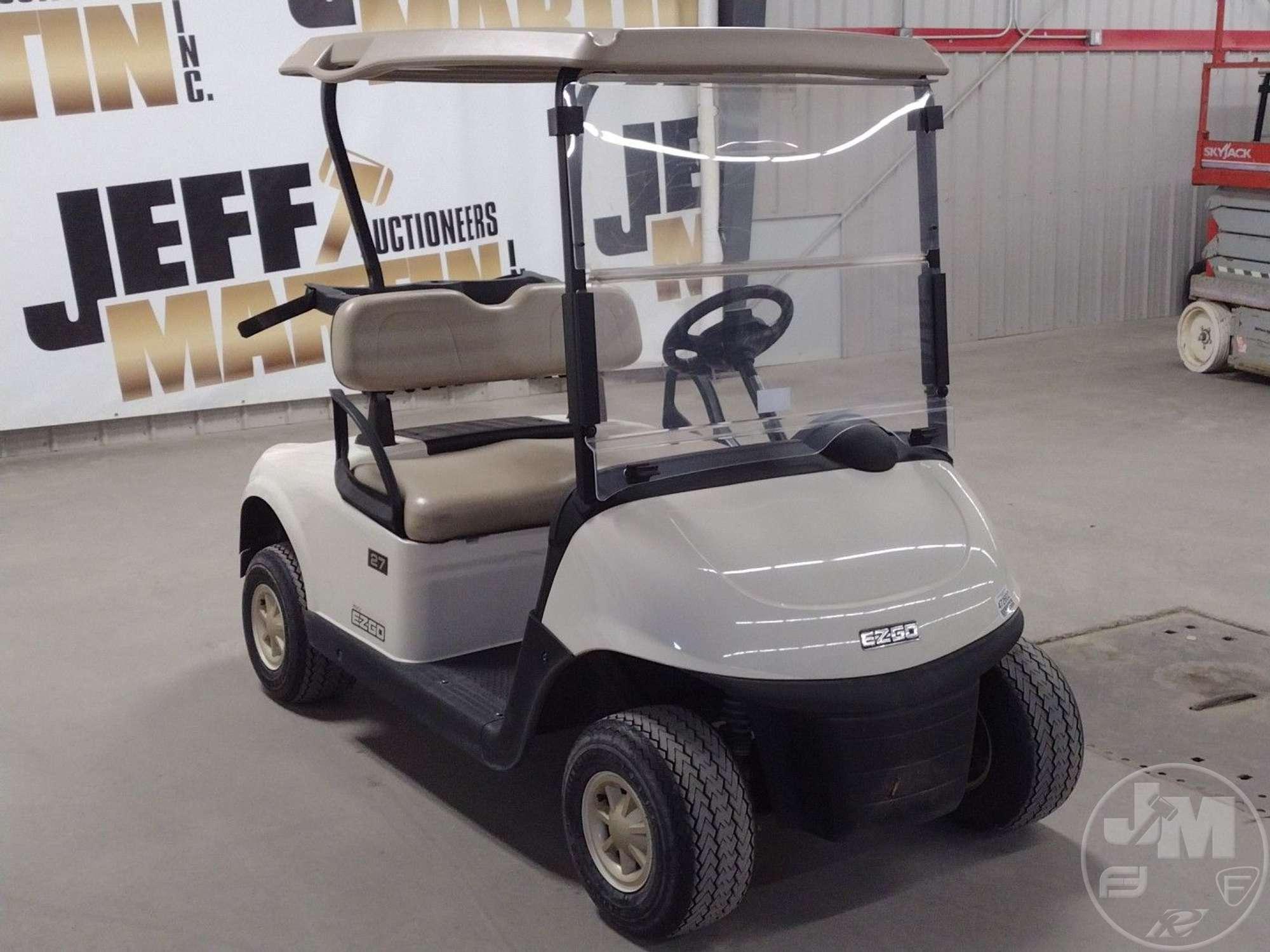 2018 EZ GO RXV GOLF CART 5473334