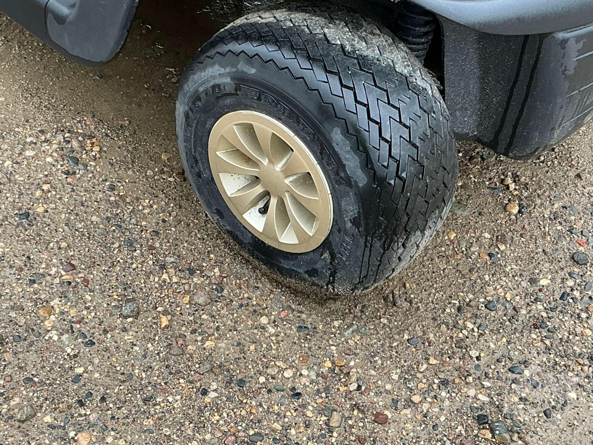 2019 EZ GO RXV GOLF CART 5506020