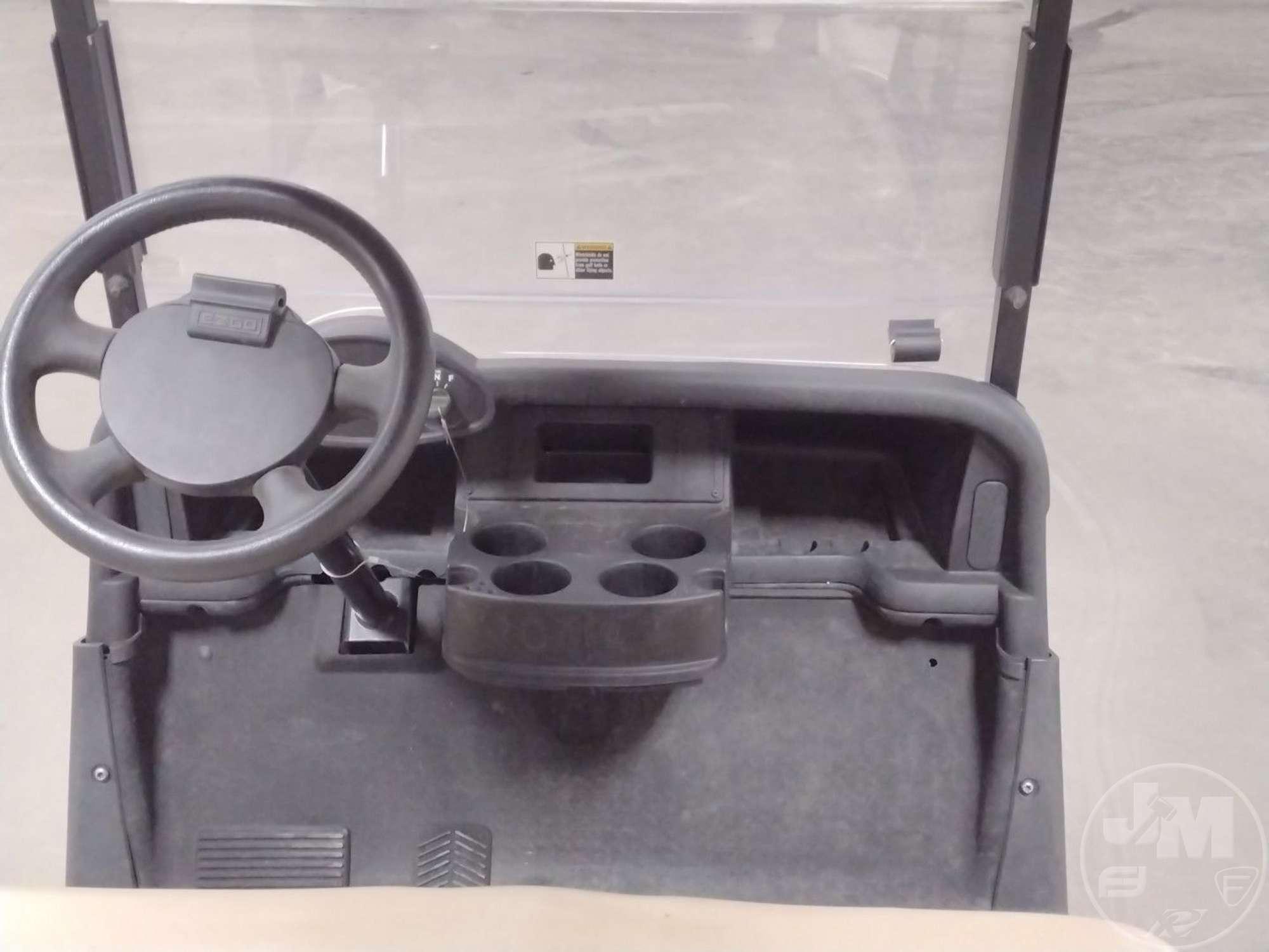 2018 EZ GO RXV GOLF CART 5473334