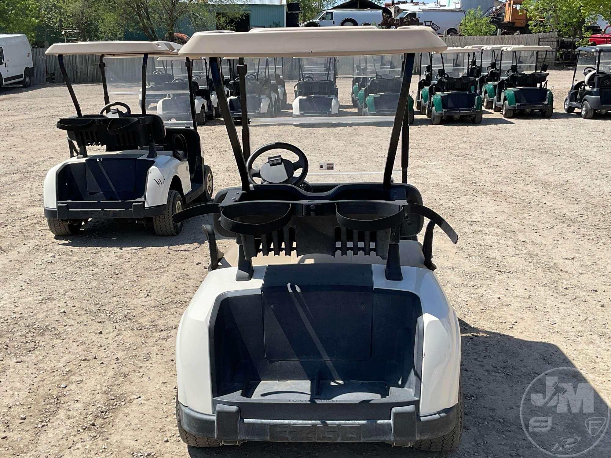 2018 EZ GO RXV GOLF CART 5470437
