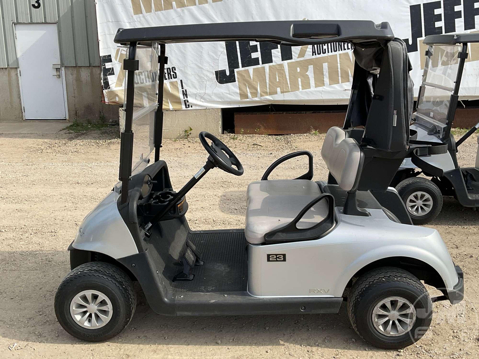 2021 EZ GO RXV GOLF CART 5613070