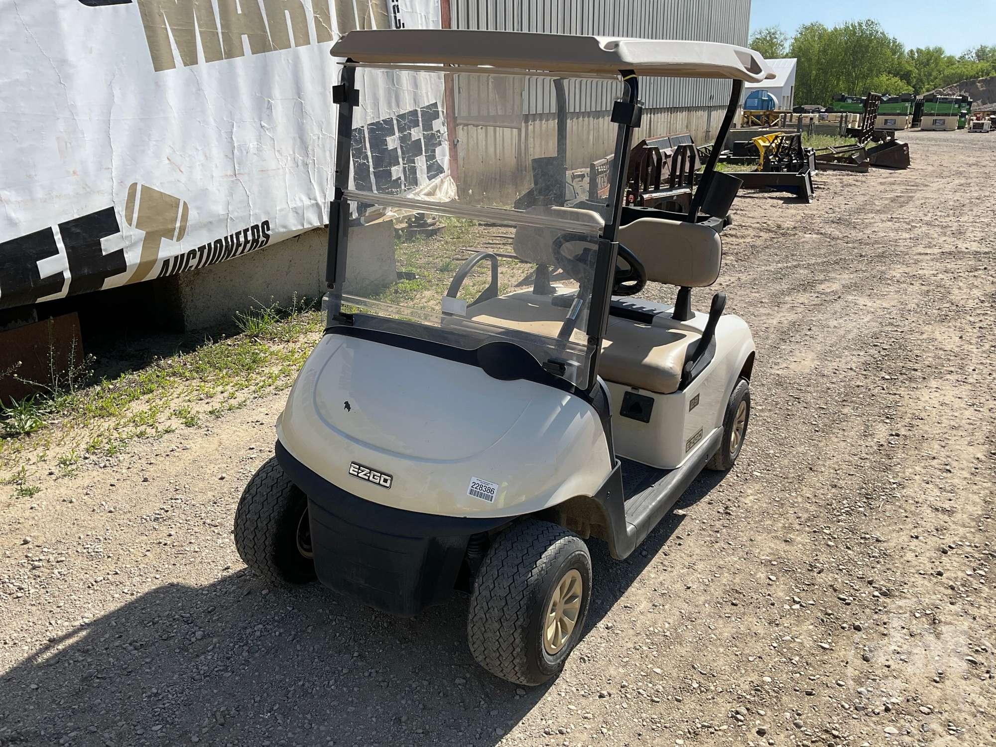 2018 EZ GO RXV GOLF CART 5470974