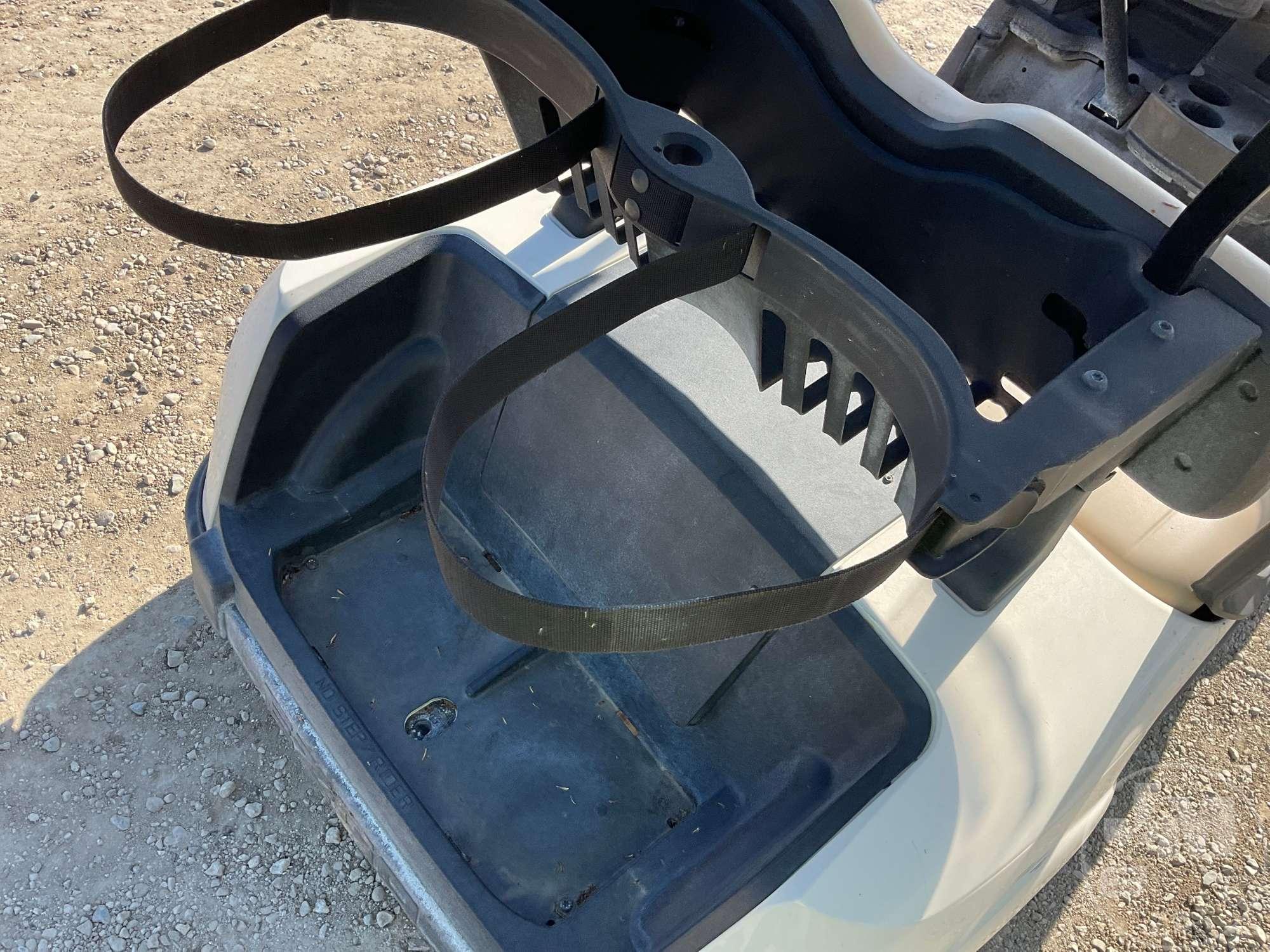 2018 EZ GO RXV GOLF CART 5470439