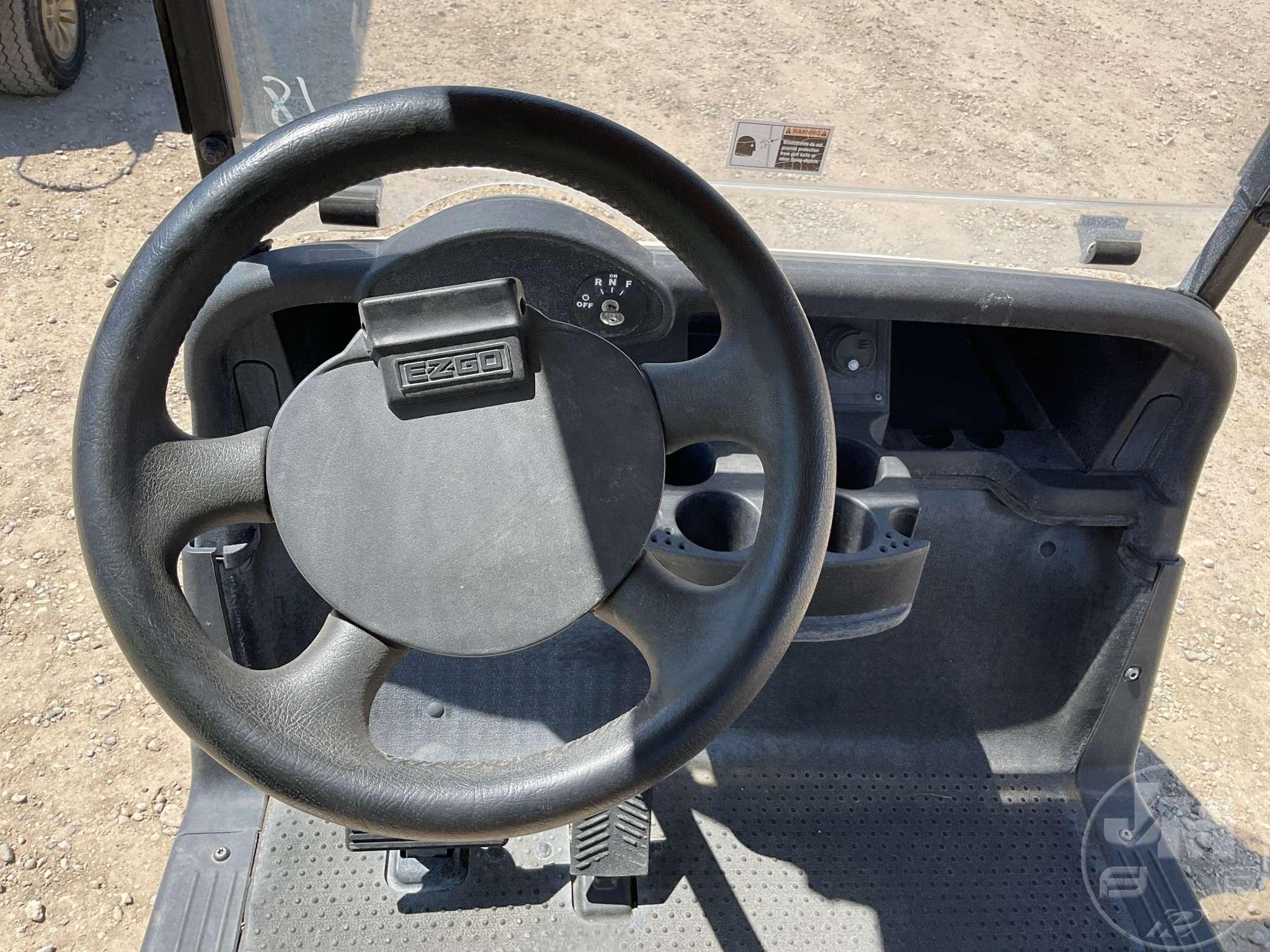 2018 EZ GO RXV GOLF CART 5470437