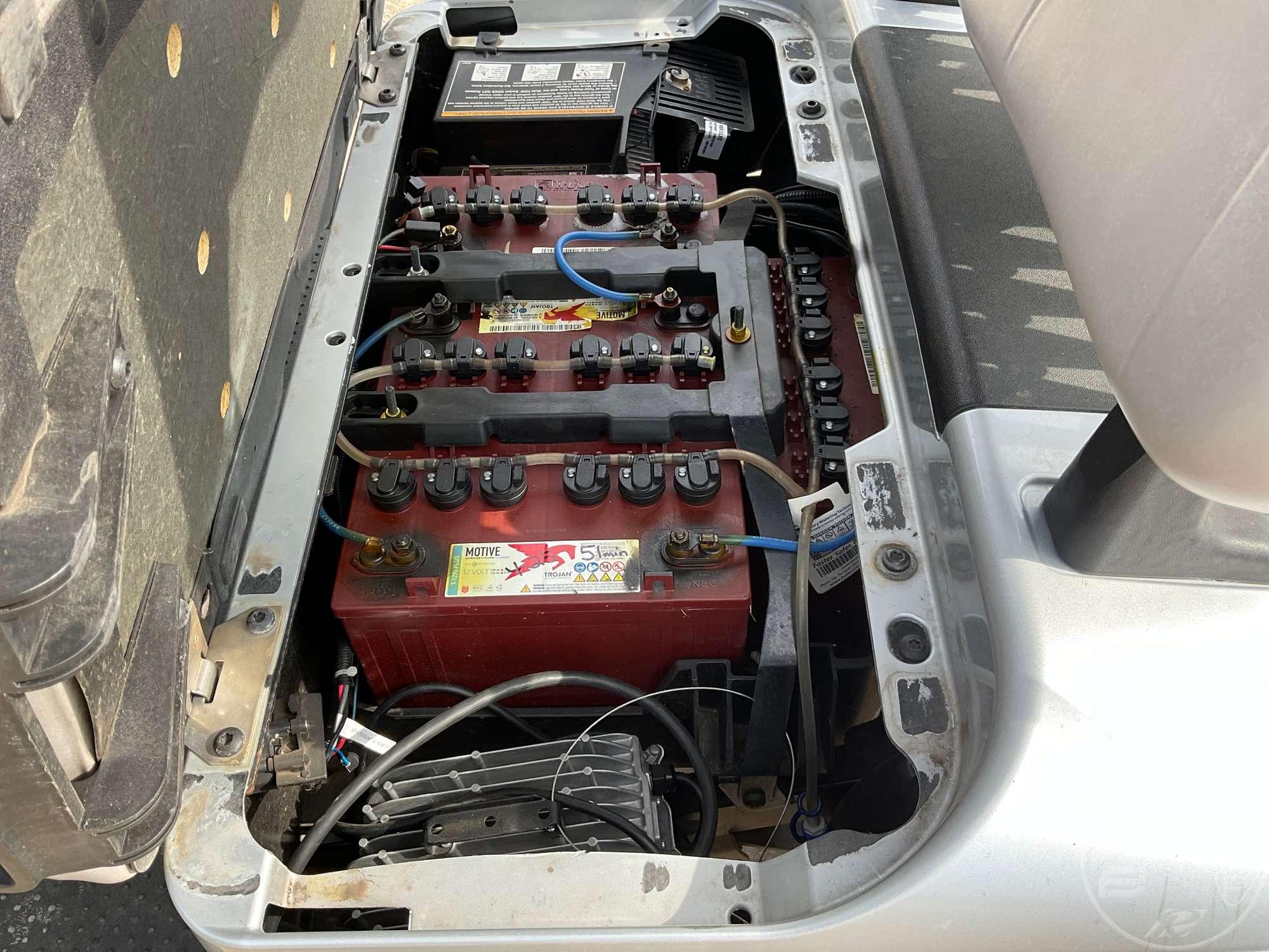 2021 EZ GO RXV GOLF CART 5613070