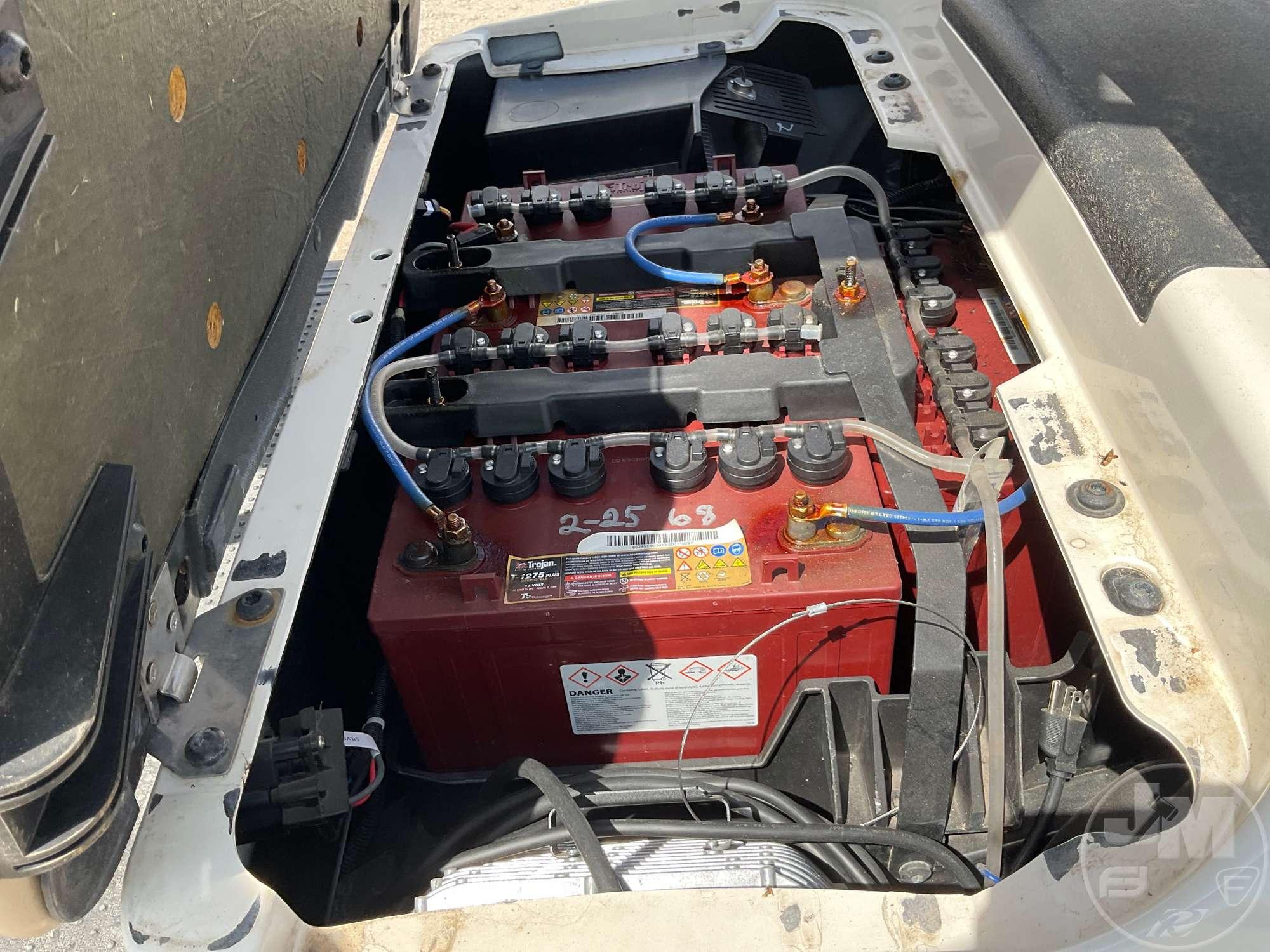 2019 EZ GO RXV GOLF CART 5522782
