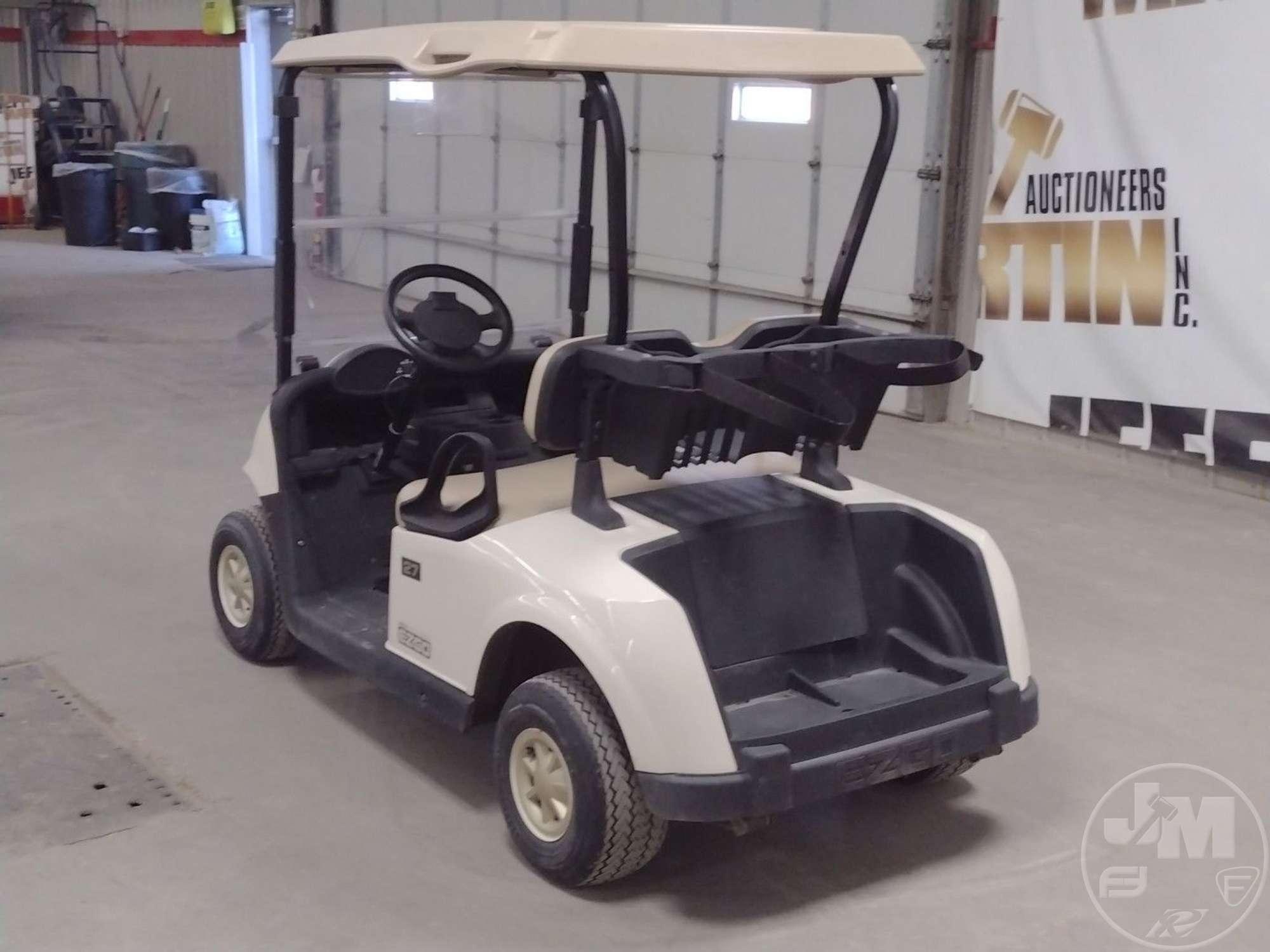 2018 EZ GO RXV GOLF CART 5473334