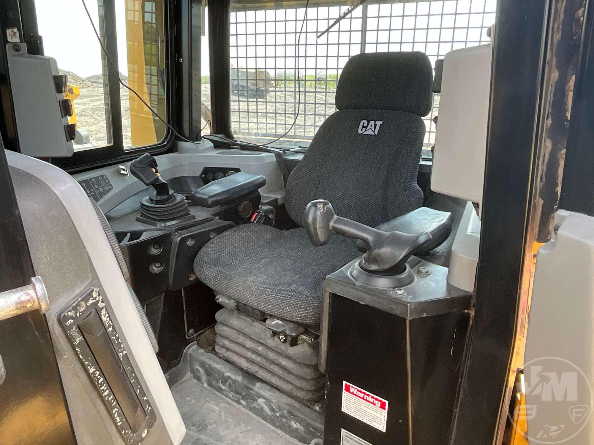 2018 CATERPILLAR D6T LGP CRAWLER TRACTOR SN: CAT00D6TLMH700754