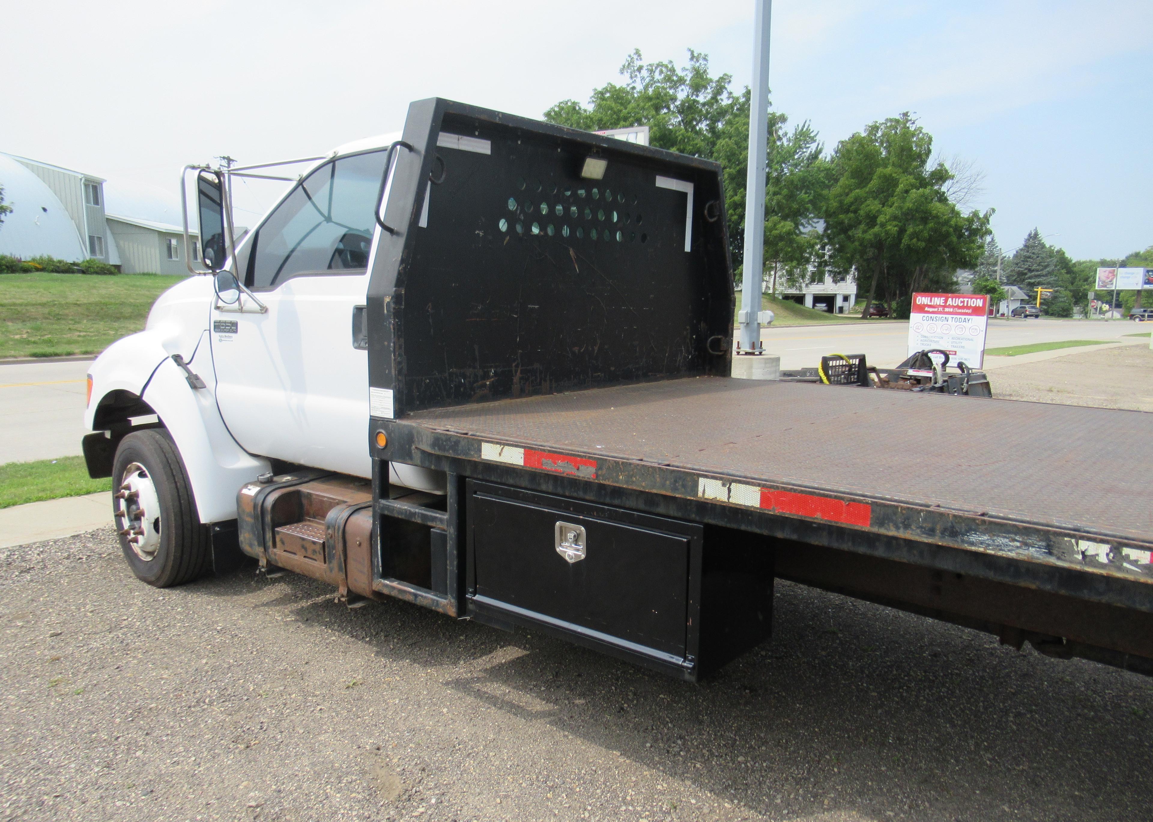 2003 FORD F-650 XLT Truck with 25’ Flatbed
