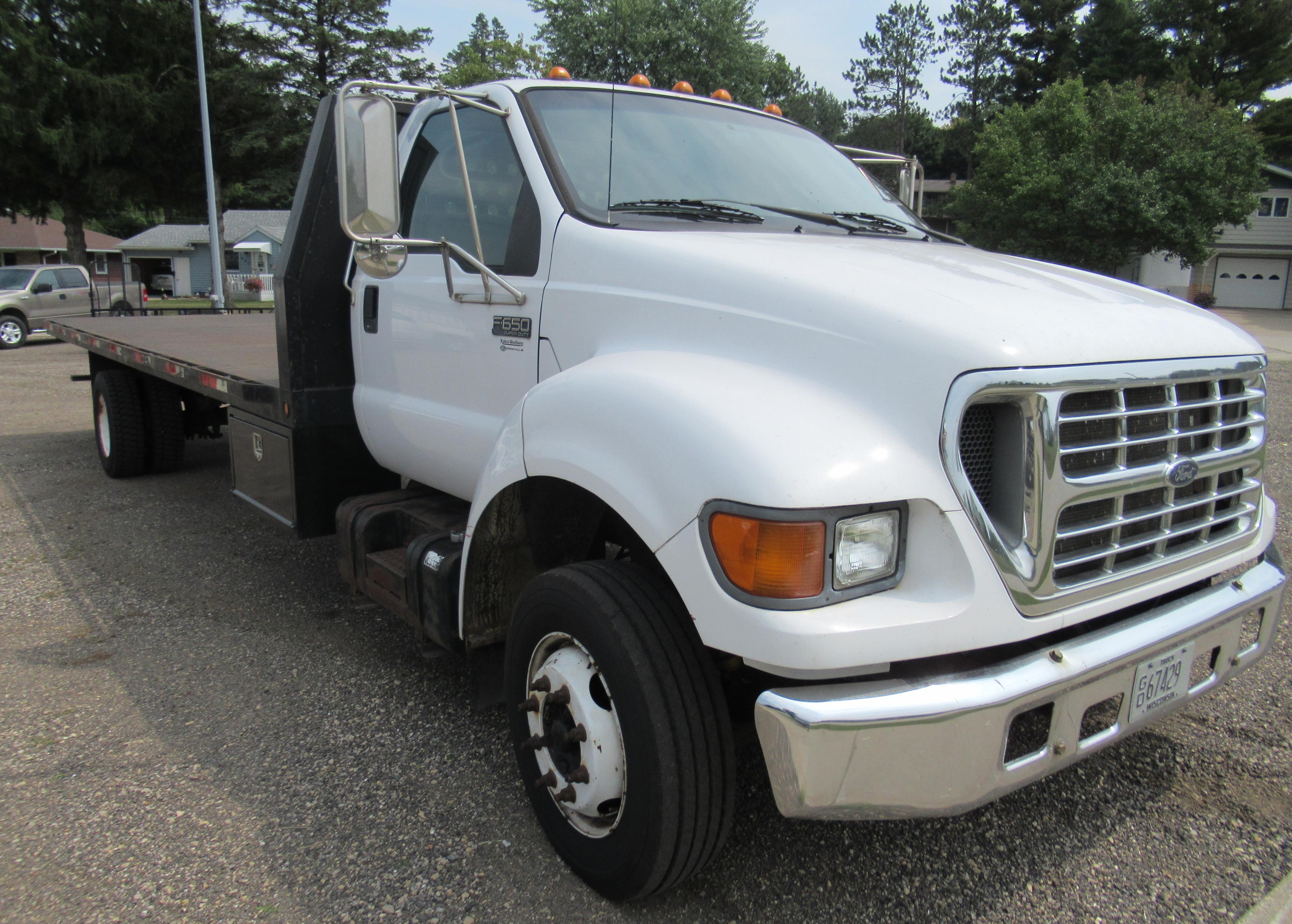 2003 FORD F-650 XLT Truck with 25’ Flatbed