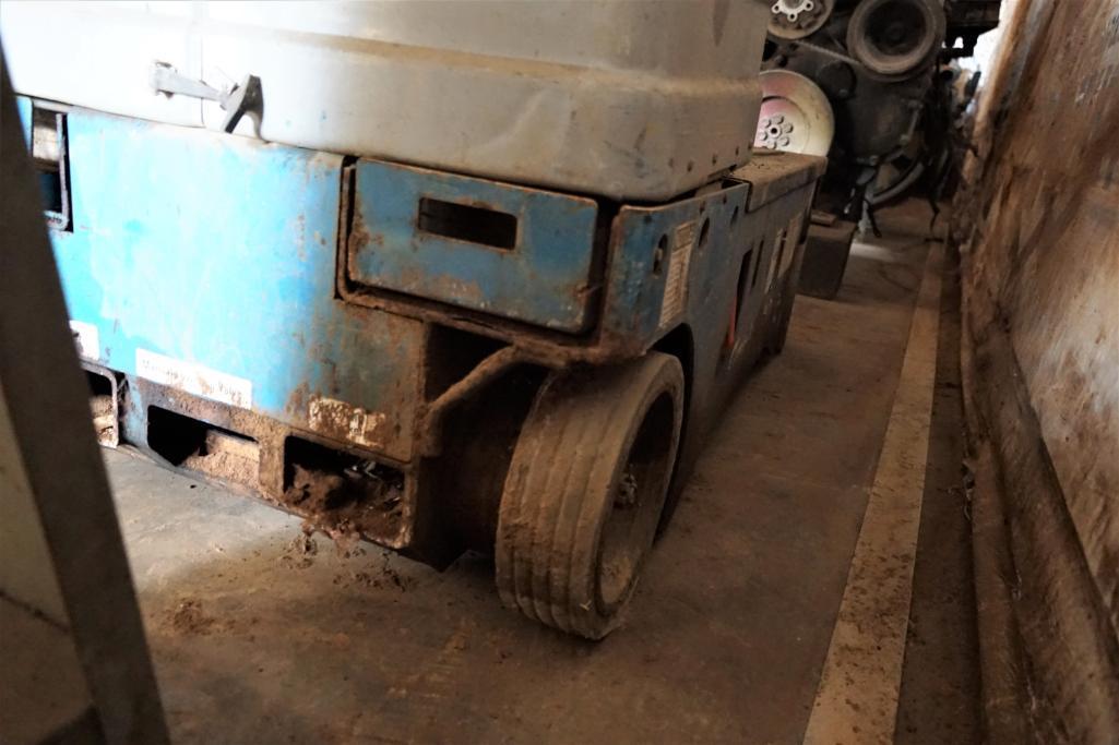 Genie Runabout Man Lift
