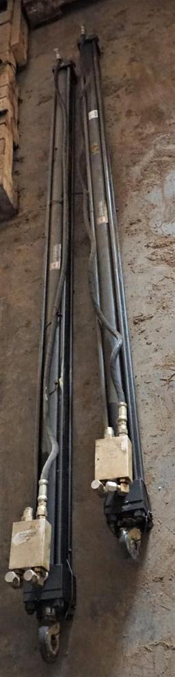 2 Hydraulic Cylinders