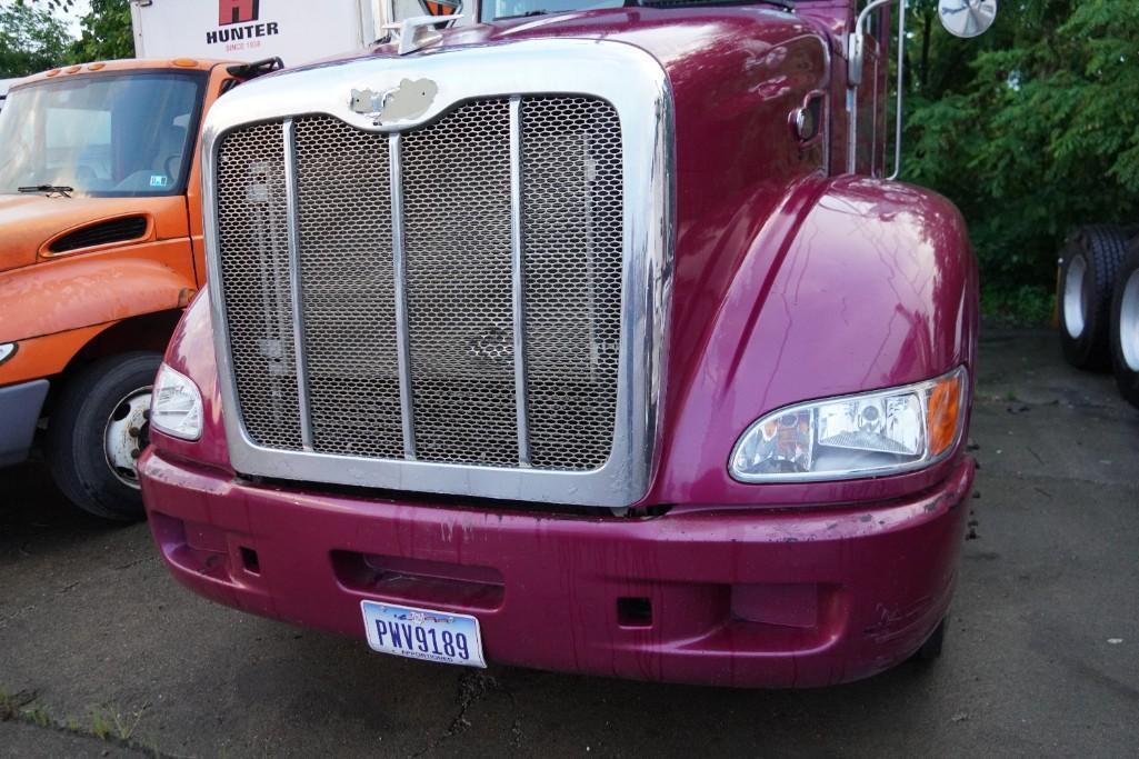2012 Peterbilt Semi Truck