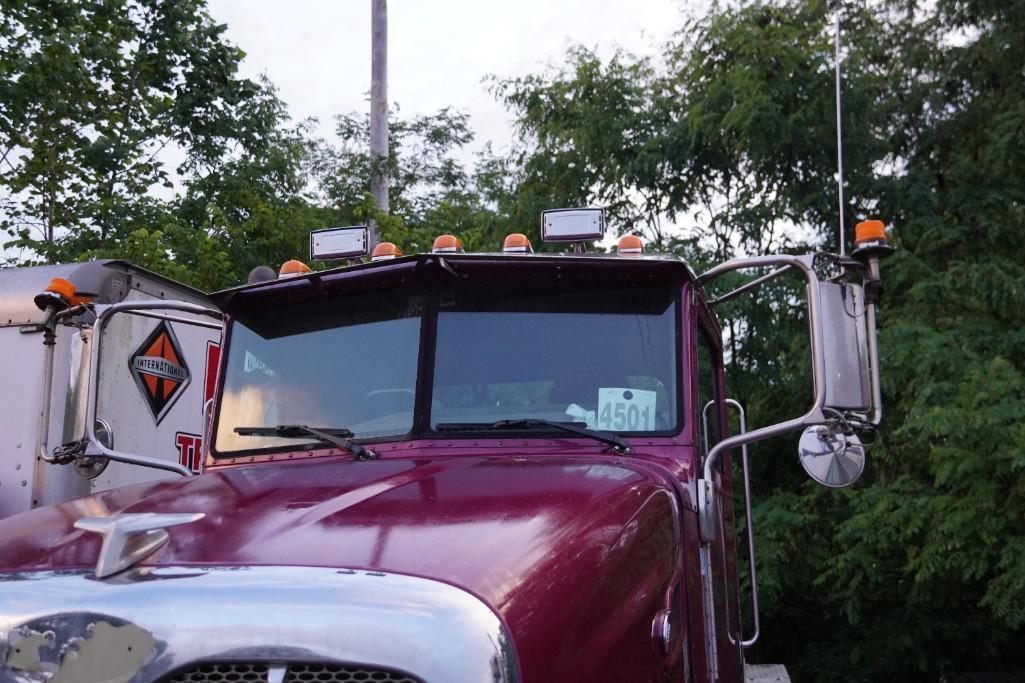 2012 Peterbilt Semi Truck
