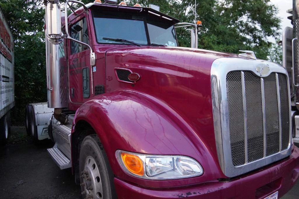 2012 Peterbilt Semi Truck