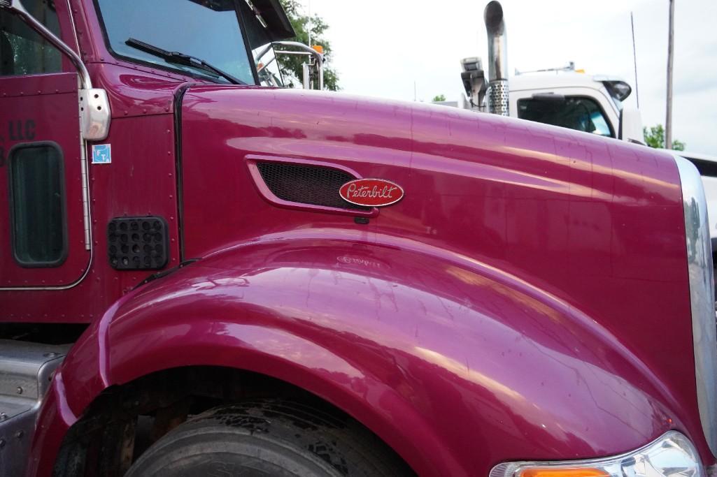 2012 Peterbilt Semi Truck