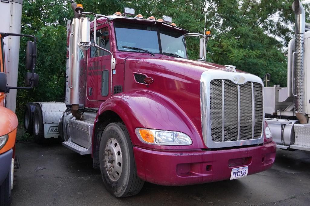 2012 Peterbilt Semi Truck