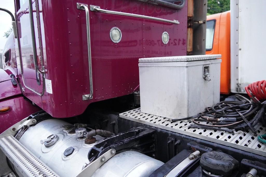 2012 Peterbilt Semi Truck