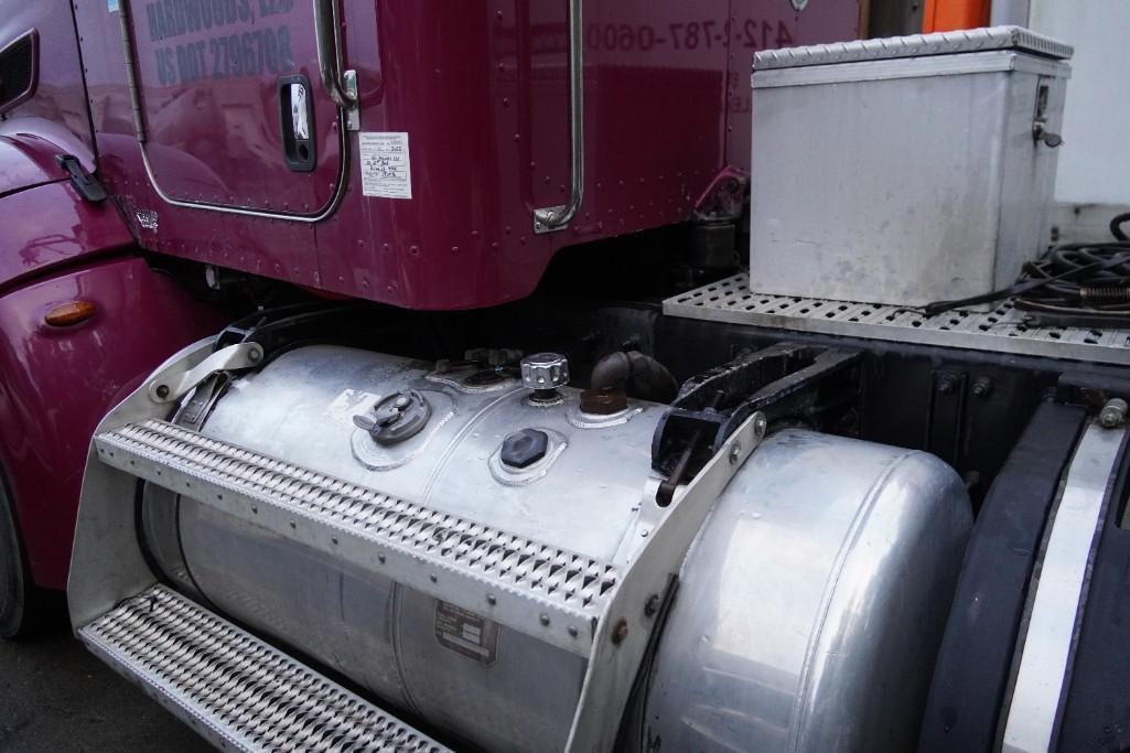 2012 Peterbilt Semi Truck