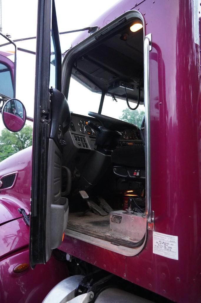 2012 Peterbilt Semi Truck