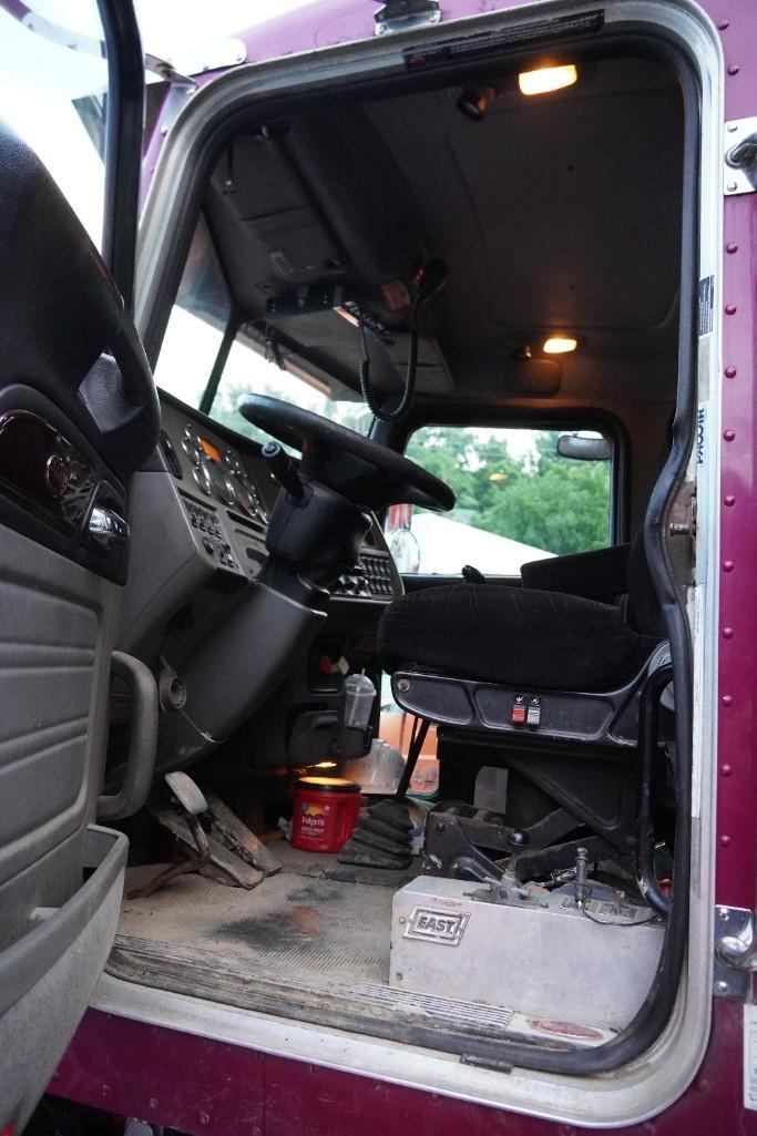 2012 Peterbilt Semi Truck