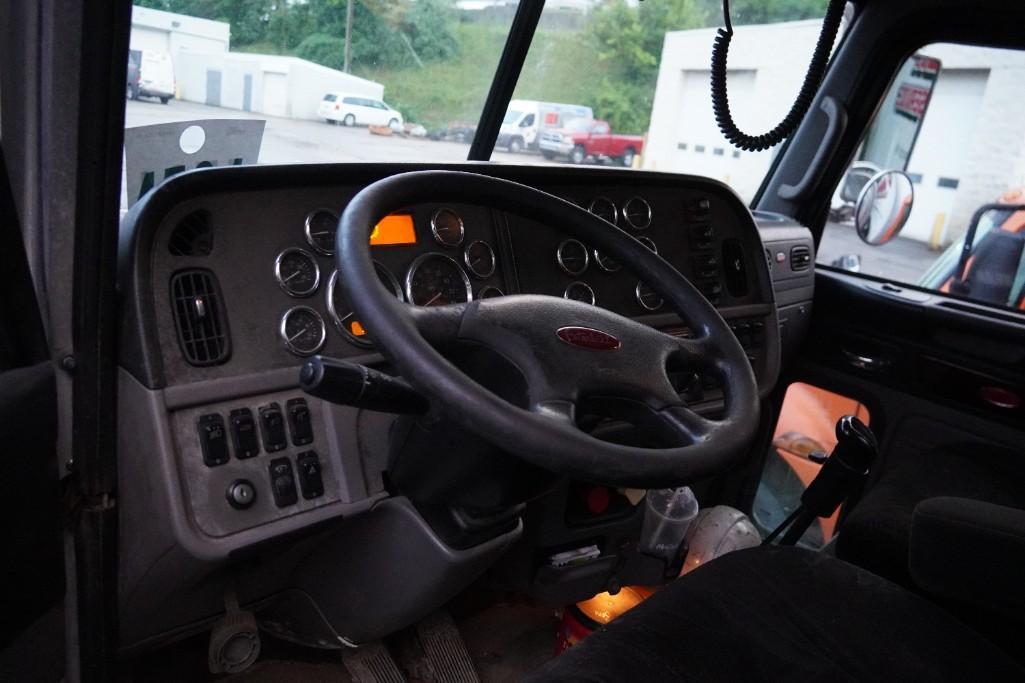 2012 Peterbilt Semi Truck