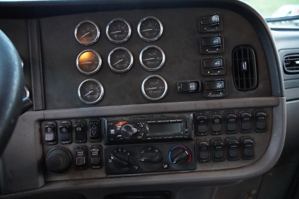 2012 Peterbilt Semi Truck
