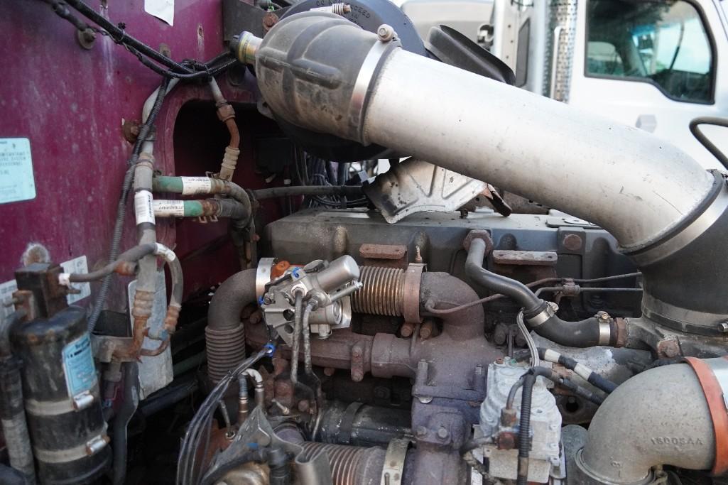 2012 Peterbilt Semi Truck
