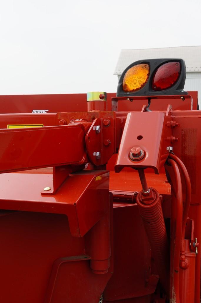 2021 New Holland 210 Discbine