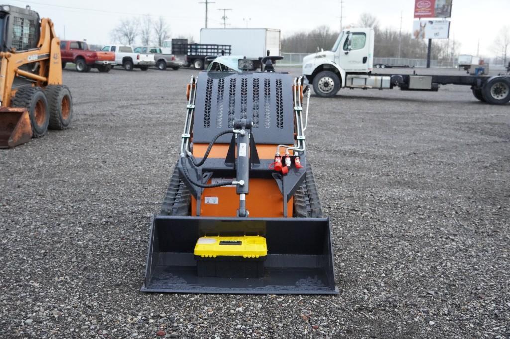 New Land Hero PLD-BC380 Mini Track Skid Steer Loader