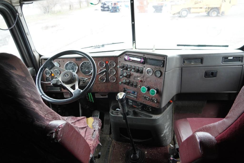 1998 Navistar Truck