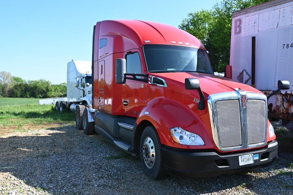 2016 Kenworth T680 Semi Truck