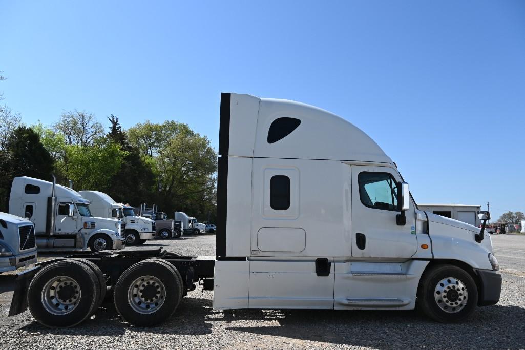 2016 Freightliner Cascadia 125 Truck