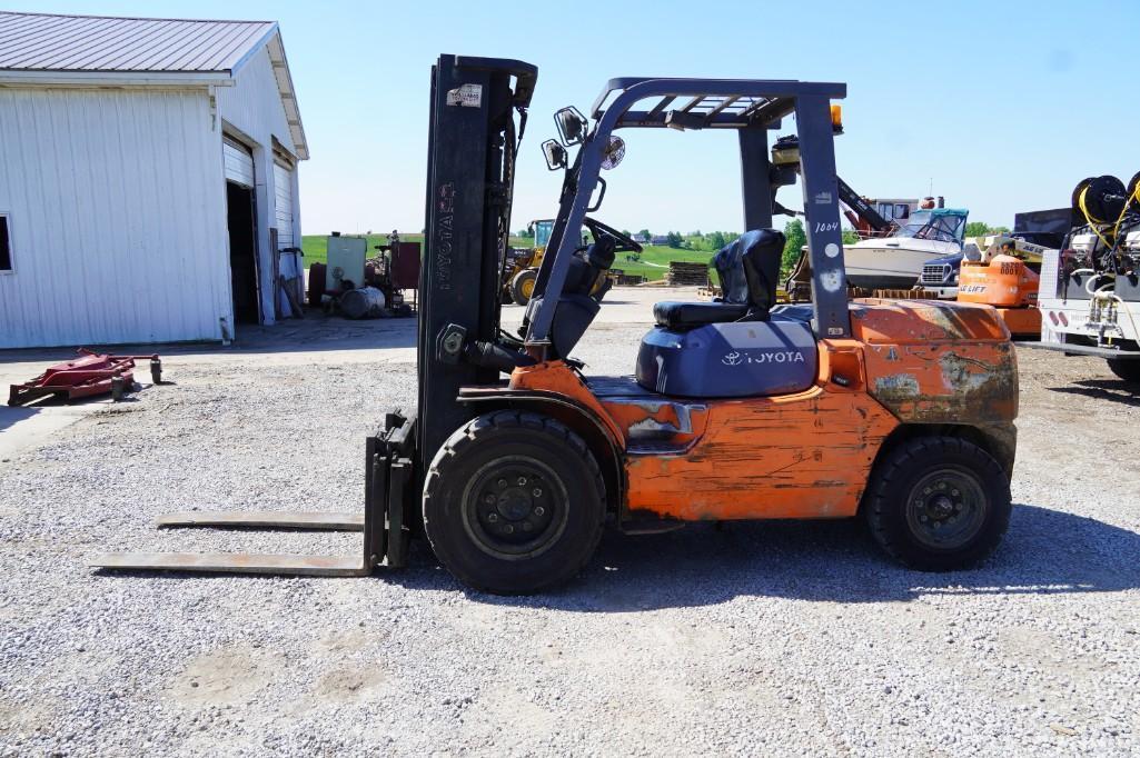 Toyota 7FDU45 Forklift*