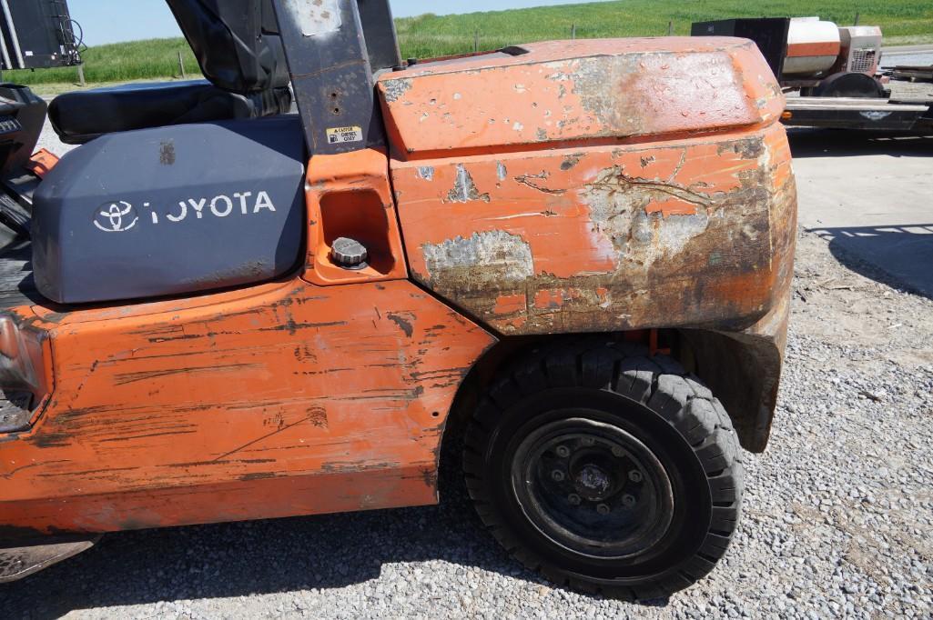 Toyota 7FDU45 Forklift*