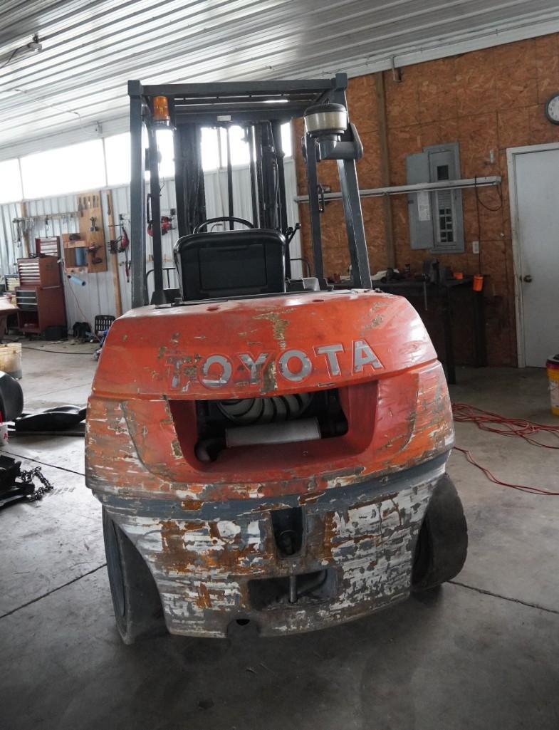 Toyota 7FDU35 Forklift*