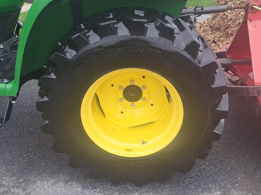 2019 John Deere 3032E Tractor*